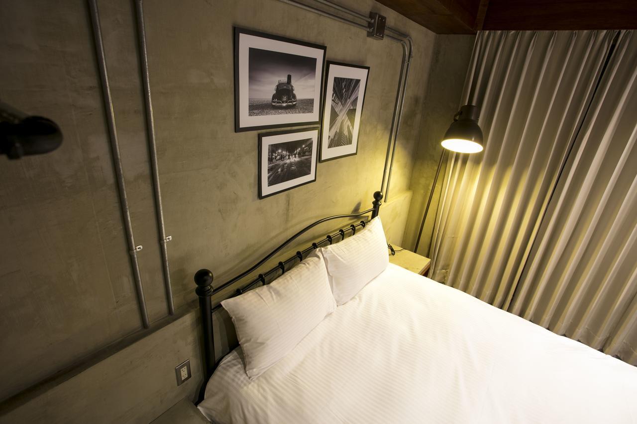 Loft Hostel Fengjia Тайчжун Экстерьер фото
