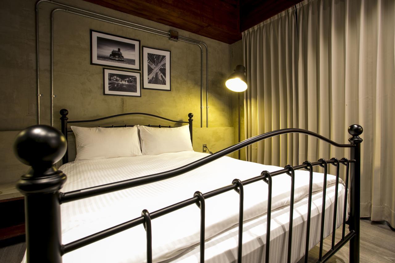 Loft Hostel Fengjia Тайчжун Экстерьер фото