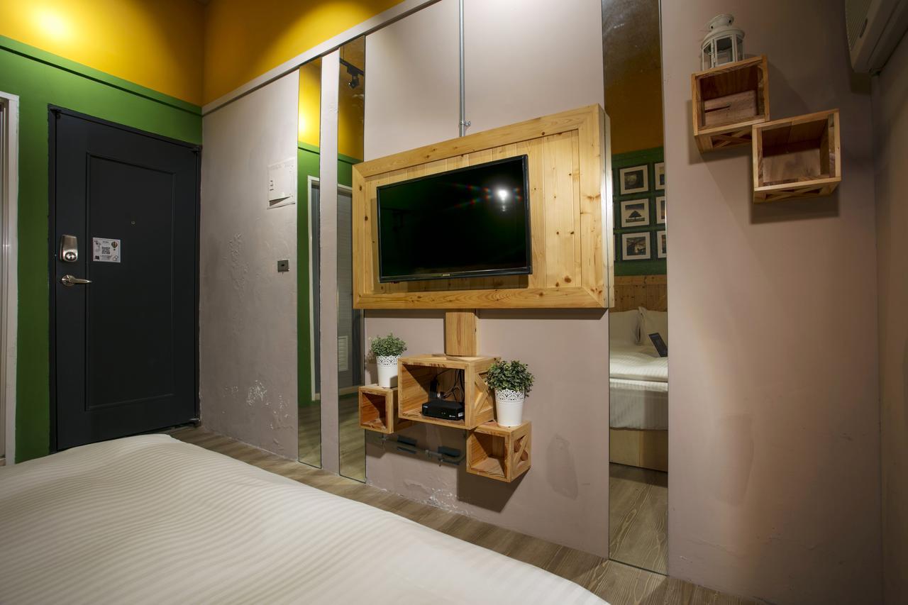 Loft Hostel Fengjia Тайчжун Экстерьер фото
