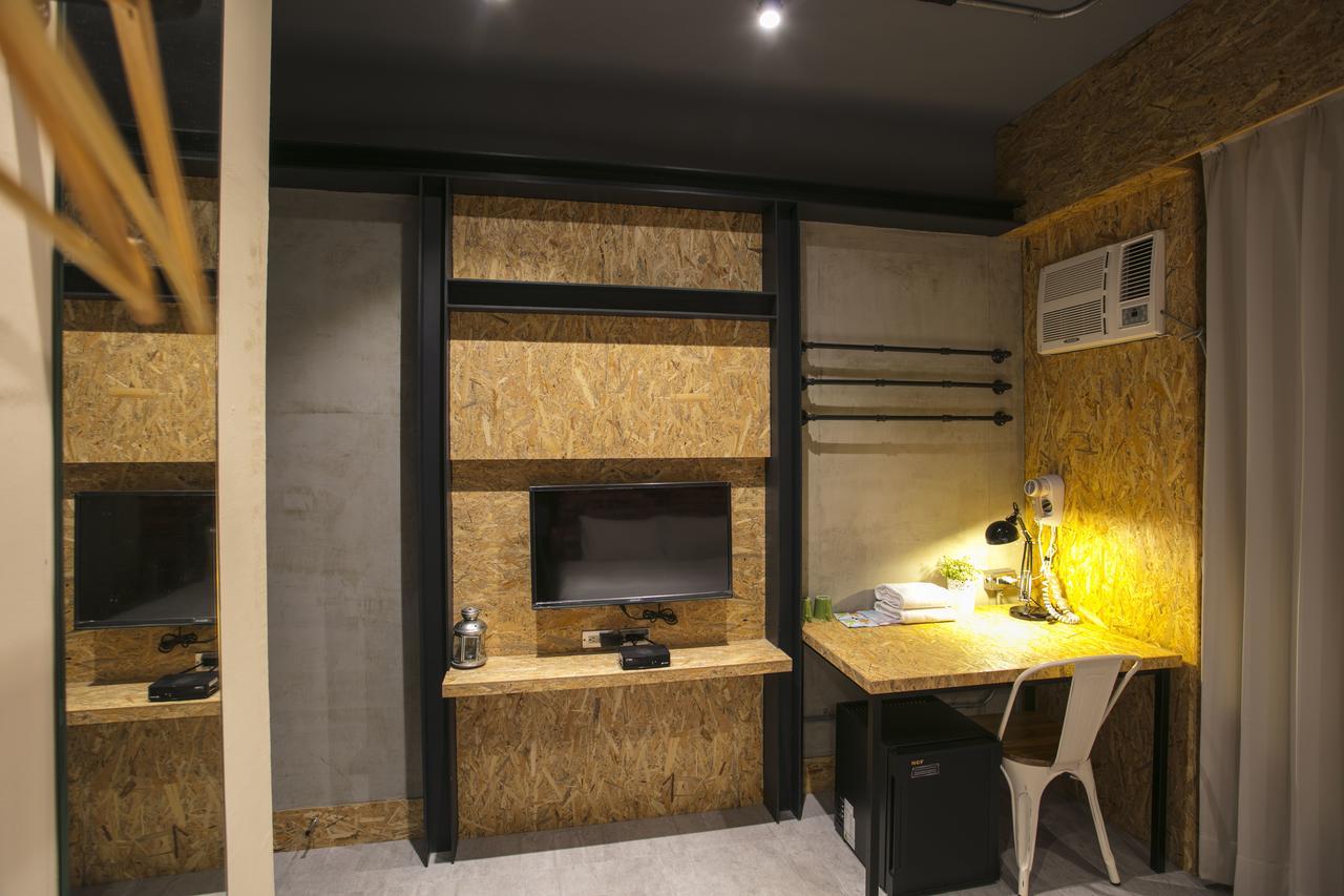 Loft Hostel Fengjia Тайчжун Экстерьер фото