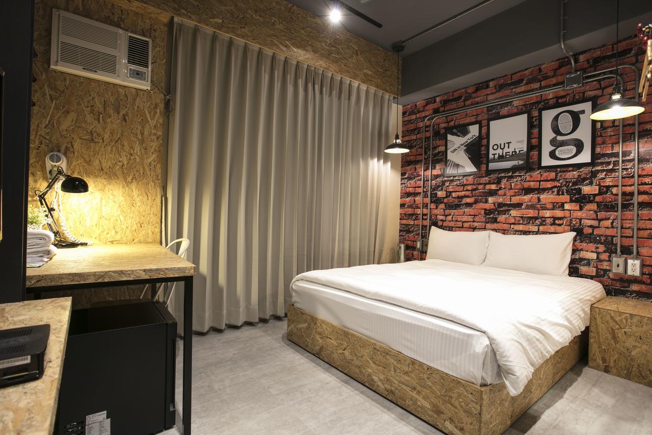 Loft Hostel Fengjia Тайчжун Экстерьер фото