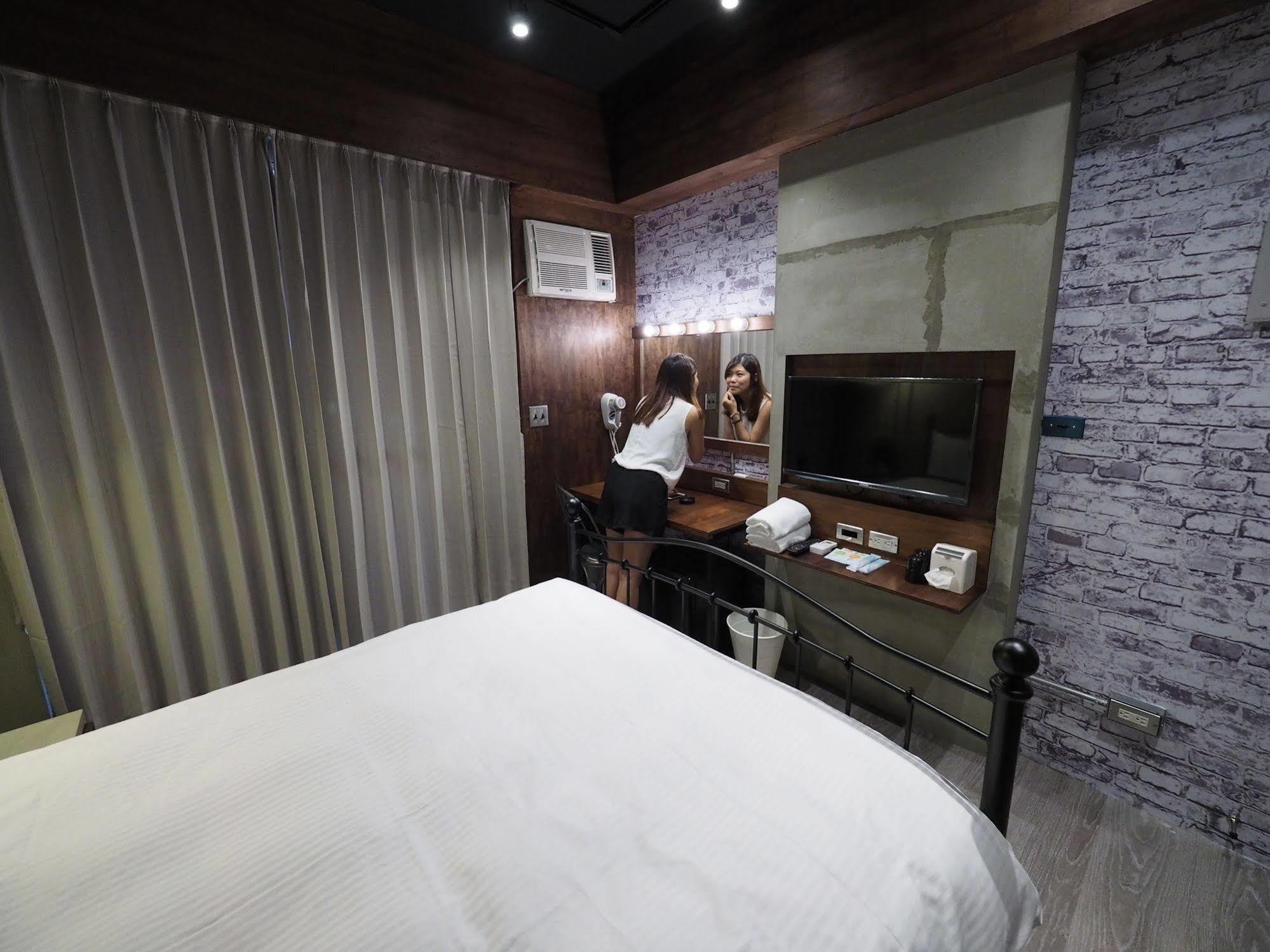 Loft Hostel Fengjia Тайчжун Экстерьер фото