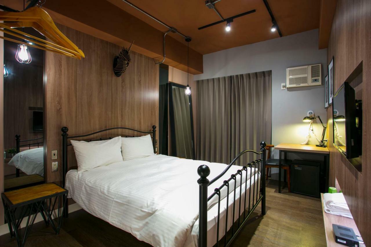 Loft Hostel Fengjia Тайчжун Экстерьер фото
